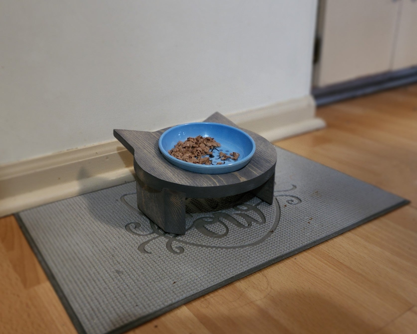Cat Shaped Raised Cat Bowl / Elevated Food Dish / Cat Bowl and Feeding Tray with Feeding Bowl